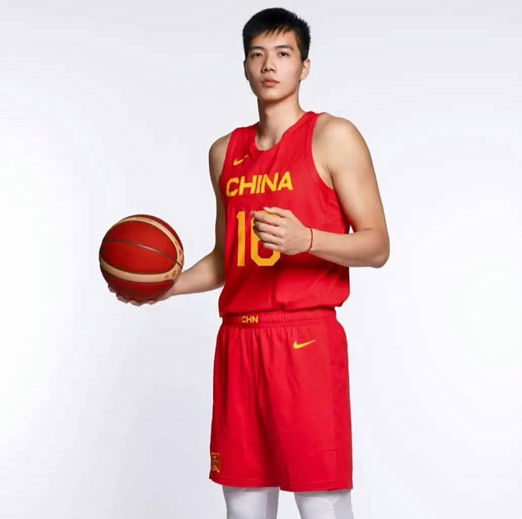 九游体育APP-里程碑夜！广州队临场应变，CBA常规赛今夜刷纪录，底气十足，资深球员宣示担当的简单介绍